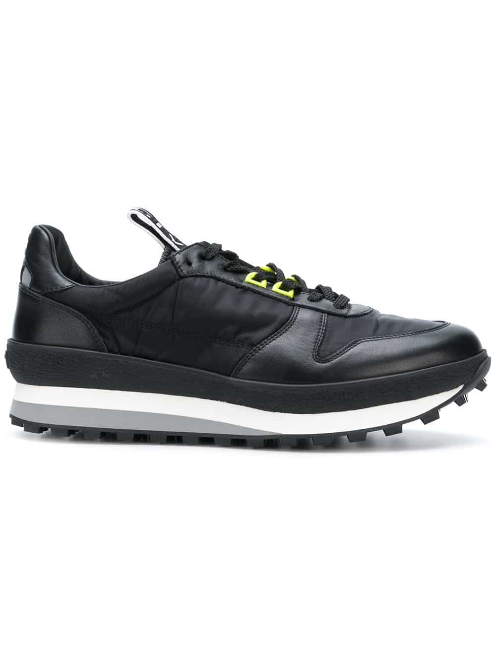 TR3 runner sneakers