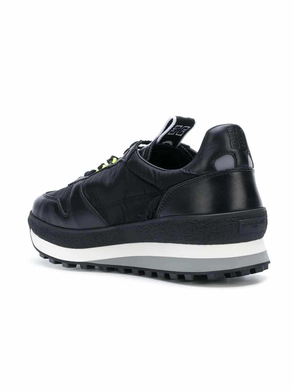 TR3 runner sneakers